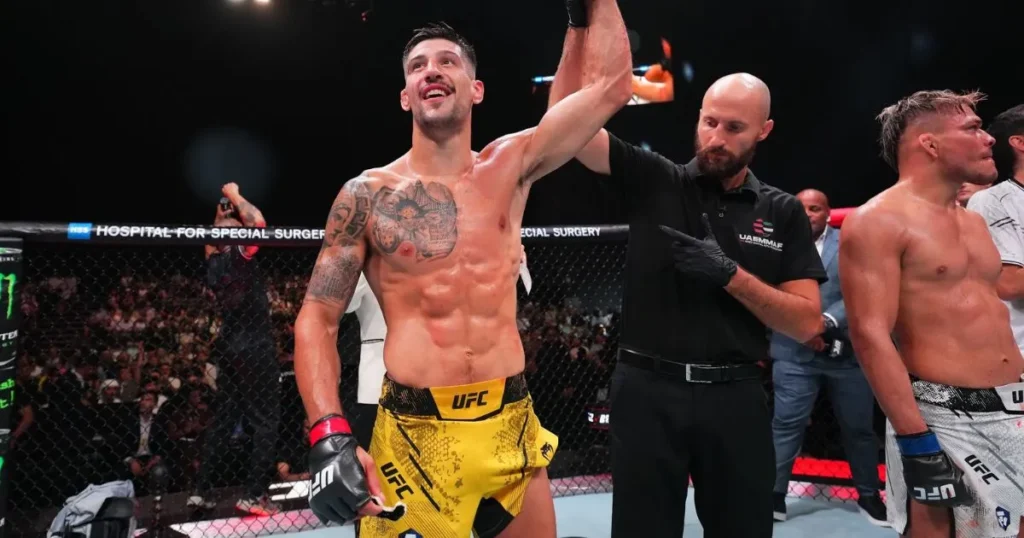 Joel Álvarez es uno de los principales exponentes de las artes marciales mixtas en España. Nacido en Gijón, ha destacado en la UFC, donde ha demostrado su talento y dedicación.